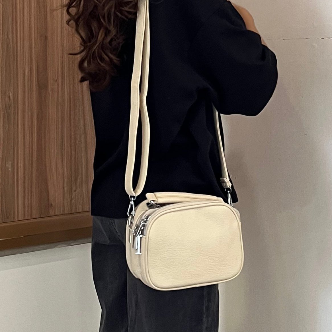 The Urban Compartment Sling, White